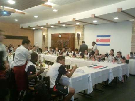 Costarriquenhos foram a uma famosa churrascaria em Santos <p>Costarriquenhos foram a uma famosa churrascaria em Santos</p>