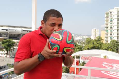 Vampeta prometeu dispensar jogadores que se aliarem ao Bom Senso <p>Vampeta prometeu dispensar jogadores que se aliarem ao Bom Senso</p>