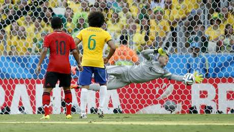 Brasil passou momentos de aperto que, para Júlio César, fizeram o jogo do México parecer de quartas de final <p>Brasil passou momentos de aperto que, para Júlio César, fizeram o jogo do México parecer de quartas de final</p>