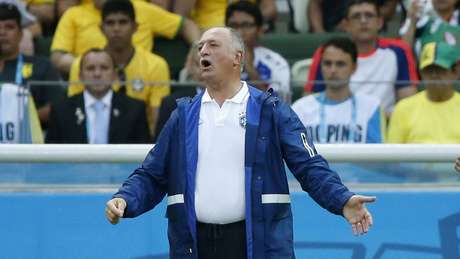 Felipão confirma que foi ele quem optou por deixar Hulk de fora da partida contra os mexicanos <p>Felipão confirma que foi ele quem optou por deixar Hulk de fora da partida contra os mexicanos</p>