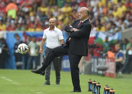 Vicente Del Bosque assume culpa por eliminação da Copa <p>Vicente Del Bosque assume culpa por eliminação da Copa</p>