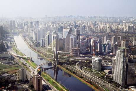 Segundo o censo das empresas brasileiras elaborado pelo Instituto Brasileiro de Planejamento e Tributação (IBPT), só a cidade de São Paulo reúne quase 10% dos negócios do país Segundo o censo das empresas brasileiras elaborado pelo Instituto Brasileiro de Planejamento e Tributação (IBPT), só a cidade de São Paulo reúne quase 10% dos negócios do país