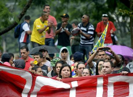 De acordo com a Polícia Militar 2, 5 mil pessoas participaram do protesto do MTST que pressionou a câmara em relação ao Plano Diretor De acordo com a Polícia Militar 2, 5 mil pessoas participaram do protesto do MTST que pressionou a câmara em relação ao Plano Diretor