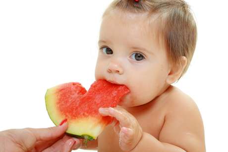 No lugar do doce com açúcar refinado, ofereça frutas frescas, pois o açúcar delas pode saciar a vontade de comer algo adocicado <p>No lugar do doce com açúcar refinado, ofereça frutas frescas, pois o açúcar delas pode saciar a vontade de comer algo adocicado</p>