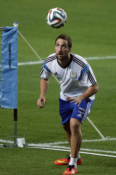 Higuaín retorna à equipe argentina para enfrentar o Irã no sábado Higuaín retorna à equipe argentina para enfrentar o Irã no sábado