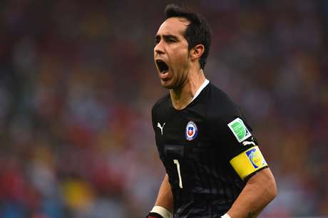 Claudio Bravo faz uma excelente Copa do Mundo com o chile e garantiu vaga nas oitavas <p>Claudio Bravo faz uma excelente Copa do Mundo com o chile e garantiu vaga nas oitavas</p>