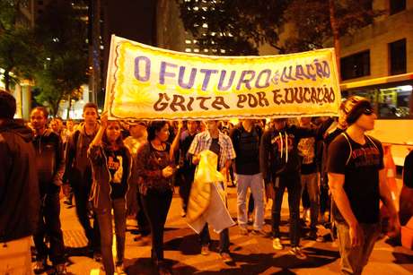 José Lucena / Futura Press Manifestação no Rio contra a Copa teve pelo menos seis pessoas presas nesta sexta-feira, dia 20