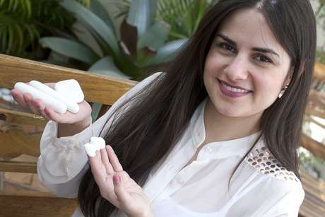 Tratamento Oxigenante conta com a ação da argila branca e das pedras frias para deixar a pele mais hidratada e com aspecto jovial Tratamento Oxigenante conta com a ação da argila branca e das pedras frias para deixar a pele mais hidratada e com aspecto jovial