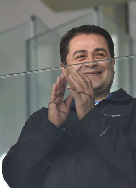 O presidente de Honduras, Juan Orlando Hernandez, acompanhou a partida do seu país contra o Equador, na Arena da Baixada, em Curitiba. O jogo aconteceu na noite desta sexta-feira, e vale pelo Grupo E <p>O presidente de Honduras, Juan Orlando Hernandez, acompanhou a partida do seu país contra o Equador, na Arena da Baixada, em Curitiba. O jogo aconteceu na noite desta sexta-feira, e vale pelo Grupo E</p>