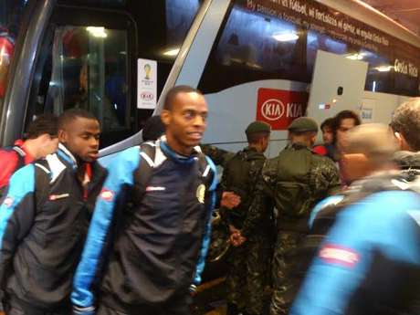Costarriquenhos chegaram sem torcida apesar da classificação <p>Costarriquenhos chegaram sem torcida apesar da classificação</p>