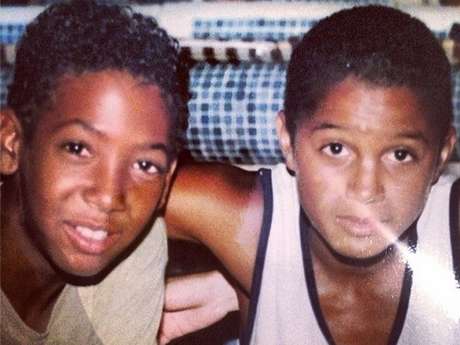 Irmãos Boateng juntos quando crianças: Jérôme cresceu em um bairro de classe média, Kevin-Prince em um subúrbio pobre de Berlim Irmãos Boateng juntos quando crianças: Jérôme cresceu em um bairro de classe média, Kevin-Prince em um subúrbio pobre de Berlim