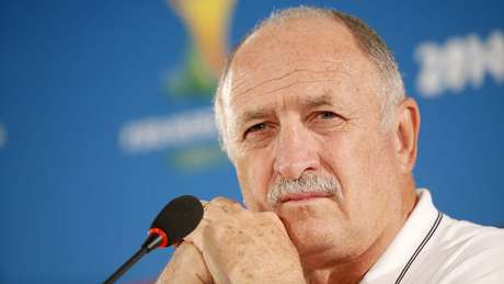 Felipão se irrita com declarações de Van Gaal <p>Felipão se irrita com declarações de Van Gaal</p>