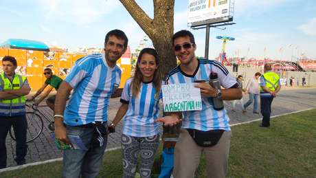 Torcedores argentino vem ao Brasil à procura de ingressos <p>Torcedores argentino vem ao Brasil à procura de ingressos</p>