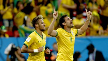 Argentino apontou impedimento em terceiro gol do Brasil <p>Argentino apontou impedimento em terceiro gol do Brasil</p>