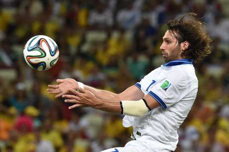 Georgios Samaras, da Grécia, em lance curioso durante o jogo Georgios Samaras, da Grécia, em lance curioso durante o jogo