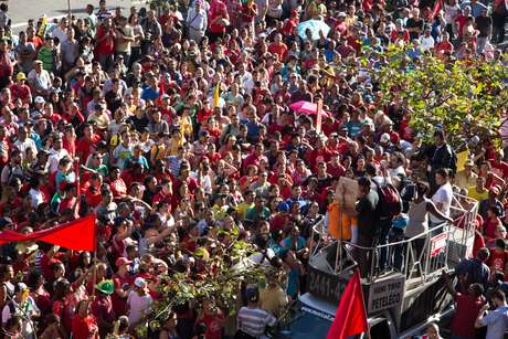 Integrantes do MTST marcham em protesto em direção à Câmara Municipal; o objetivo é pressionar vereadores pela votação do novo Plano Diretor Integrantes do MTST marcham em protesto em direção à Câmara Municipal; o objetivo é pressionar vereadores pela votação do novo Plano Diretor