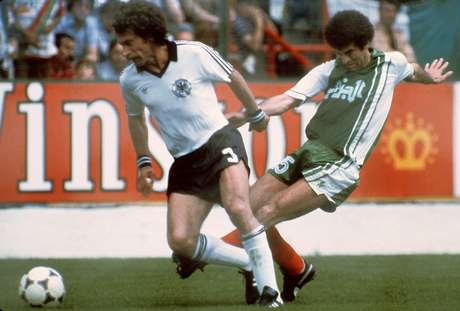 Em 1982, a Alemanha de Paul Breitner venceu a Áustria por 1 a 0, resultado que classificava ambos Em 1982, a Alemanha de Paul Breitner venceu a Áustria por 1 a 0, resultado que classificava ambos