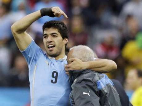 Suárez pode reforçar o Barcelona na próxima temporada <p>Suárez pode reforçar o Barcelona na próxima temporada</p>