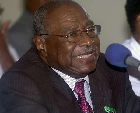 Foto de 7 de agosto de 2004 mostra o ex-presidente haitiano Leslie Manigat François anunciando sua candidatura às eleições de 2005, em Porto Príncipe <p>Foto de 7 de agosto de 2004 mostra o ex-presidente haitiano Leslie Manigat François anunciando sua candidatura às eleições de 2005, em Porto Príncipe</p>