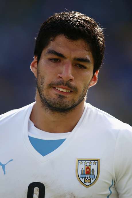 Mordida de Suárez em Chiellini rendeu suspensão e perda de contrato ao uruguaio Mordida de Suárez em Chiellini rendeu suspensão e perda de contrato ao uruguaio