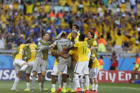 Classificação do Brasil às oitavas de final dividiu atenções na Arena Pernambuco <p>Classificação do Brasil às oitavas de final dividiu atenções na Arena Pernambuco</p>