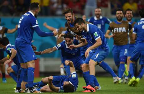 Papastathopoulos marca no finalzinho da partida, empata contra a Costa Rica e consegue levar a partida para a prorrogação Papastathopoulos marca no finalzinho da partida, empata contra a Costa Rica e consegue levar a partida para a prorrogação