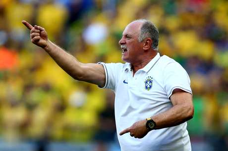 Luiz Felipe Scolari terá que trabalhar para corrigir os erros do meio de campo de Seleção Brasileira Luiz Felipe Scolari terá que trabalhar para corrigir os erros do meio de campo de Seleção Brasileira