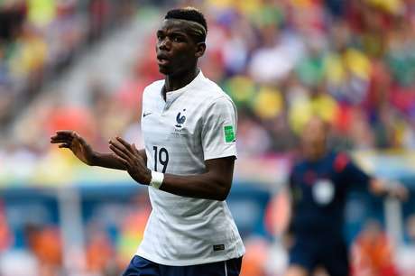 Pogba marca o primeiro gol da vitória por 2 a 0 sobre a Nigéria, em Brasília <p>Pogba marca o primeiro gol da vitória por 2 a 0 sobre a Nigéria, em Brasília</p>