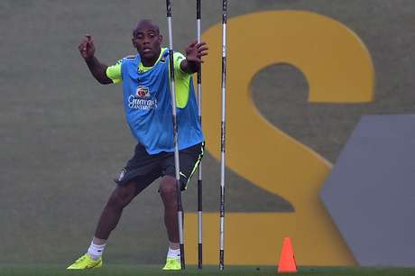 Maicon ganha a posição de Daniel Alves <p>Maicon ganha a posição de Daniel Alves</p>