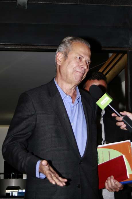 Dilma testemunhou a favor do ex-ministro-chefe da Casa Civil, José Dirceu, preso no processo do Mensalão <p>Dilma testemunhou a favor do ex-ministro-chefe da Casa Civil, José Dirceu, preso no processo do Mensalão</p>