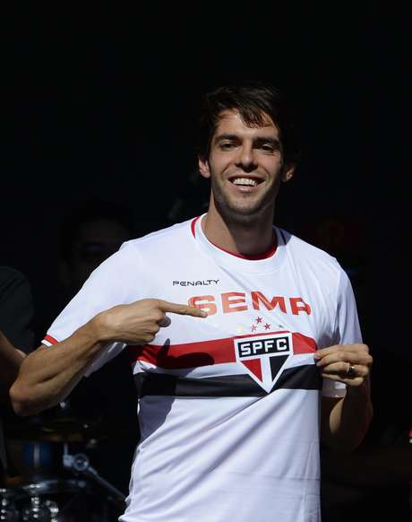 Meia foi apresentado com festa neste domingo, no Morumbi Meia foi apresentado com festa neste domingo, no Morumbi