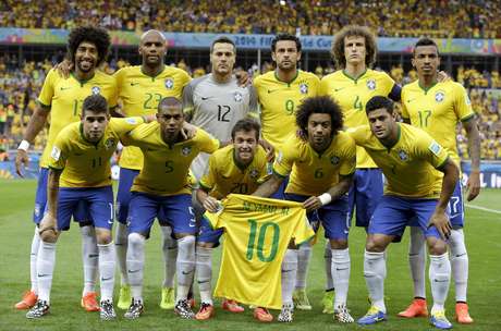 Atacante foi homenageado pela Seleção, que sofreu a maior goleada da sua história <p>Atacante foi homenageado pela Seleção, que sofreu a maior goleada da sua história</p>
