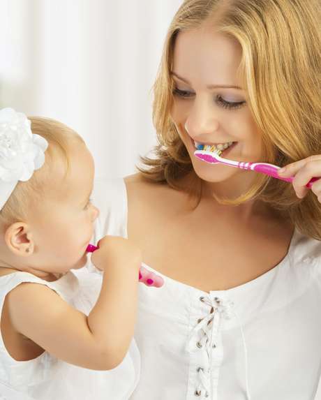 Consulte al pediatra o al dentista para cerciorarse de que su niño esté consumiendo la cantidad de fluoruro necesario por día. <p>Consulte al pediatra o al dentista para cerciorarse de que su niño esté consumiendo la cantidad de fluoruro necesario por día.</p>