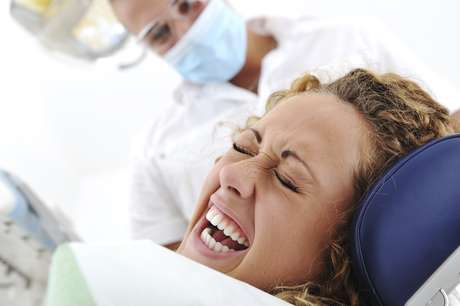Si está nervioso o tenso antes de cualquier procedimiento, el dentista puede aplicar óxido nitroso para hacer que usted se relaje durante el tratamiento. <p>Si está nervioso o tenso antes de cualquier procedimiento, el dentista puede aplicar óxido nitroso para hacer que usted se relaje durante el tratamiento. </p>
