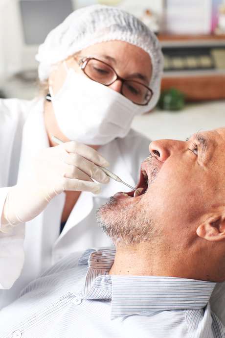 AdamGregor / ThinkStock <p>El tratamiento debe enfocarse en la prevención de la enfermedad periodontal</p>
