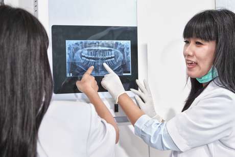 Si se fractura la muela del juicio, llame de inmediato a su dentista. <p>Si se fractura la muela del juicio, llame de inmediato a su dentista.</p>