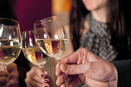 O álcool causa o estreitamento das artérias o que pode causar um ataque cardíaco O álcool causa o estreitamento das artérias o que pode causar um ataque cardíaco