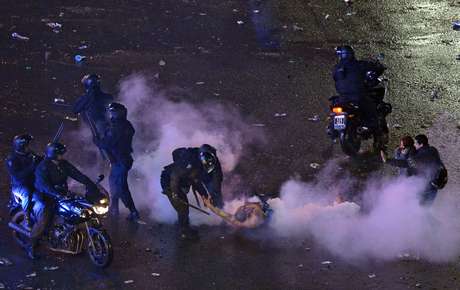 Festa perto do Obelisco terminou em violência <p>Festa perto do Obelisco terminou em violência</p>