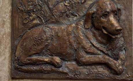 Prefeitura fez uma estátua de bronze, que foi instalada em uma esquina de Budapeste <p>Prefeitura fez uma estátua de bronze, que foi instalada em uma esquina de Budapeste</p>