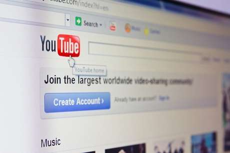 O Google retirou a exigência de que comentaristas usem nomes reais no Youtube. O Google retirou a exigência de que comentaristas usem nomes reais no Youtube.