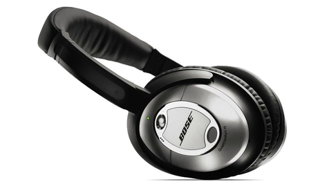 Modelo de fone de ouvido da Bose com a tecnologia de cancelamento de barulho Modelo de fone de ouvido da Bose com a tecnologia de cancelamento de barulho
