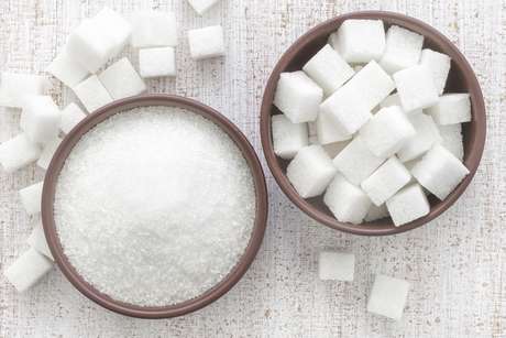 Cortar todos os alimentos que contêm açúcar também pode excluir itens com nutrientes importantes <p>Cortar todos os alimentos que contêm açúcar também pode excluir itens com nutrientes importantes</p>