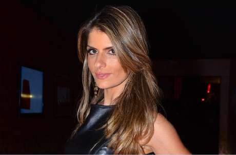 Carol Magalhães no se preocupa por el cuidado del cuerpo y la piel. Con una dieta equilibrada, mantiene su cuerpo actualizado y su tez siempre radiante. Carol Magalhães no se preocupa por el cuidado del cuerpo y la piel. Con una dieta equilibrada, mantiene su cuerpo actualizado y su tez siempre radiante.