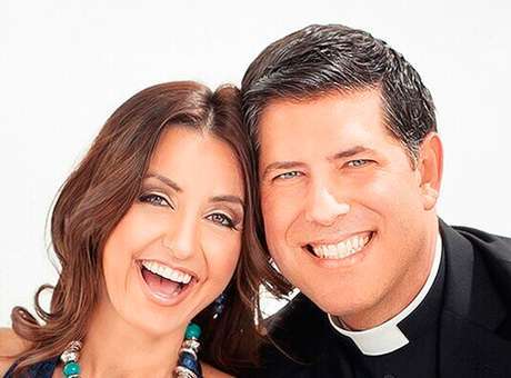 Twitter @padrealberto Padre Alberto Cutié y su esposa Ruhama Cutié, con quien tiene dos hijos.