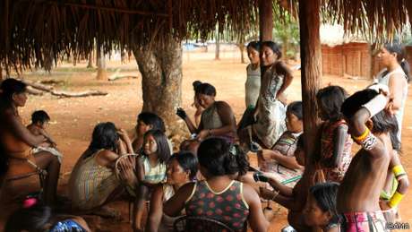 Garimpeiros avançam por territórios habitados pelo povo kayapó e assediam os índios Garimpeiros avançam por territórios habitados pelo povo kayapó e assediam os índios