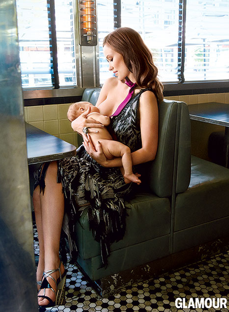 Olivia Wilde posa com filho Otis, de 3 meses Olivia Wilde posa com filho Otis, de 3 meses