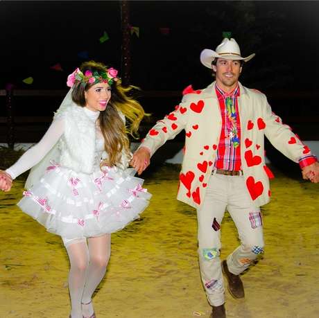 Ao lado do namorado, Paula fez uma festa em sua chácara <p>Ao lado do namorado, Paula fez uma festa em sua chácara</p>