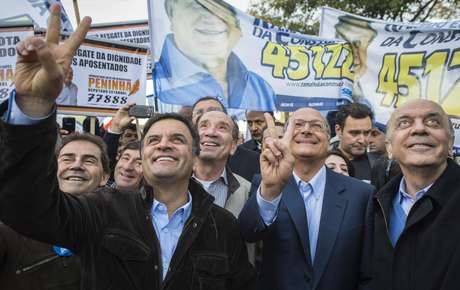 Senador pelo PSDB, conquistou cerca de 30% dos votos em 2010 <p>Senador pelo PSDB, conquistou cerca de 30% dos votos em 2010</p>