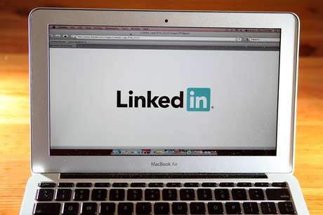 Mantenha a sua página no LinkedIn atualizada para promover o acesso de recrutadores <p>Mantenha a sua página no LinkedIn atualizada para promover o acesso de recrutadores</p>