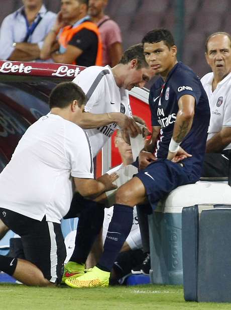Thiago Silva deixou o amistoso com o Napoli por dores Thiago Silva deixou o amistoso com o Napoli por dores